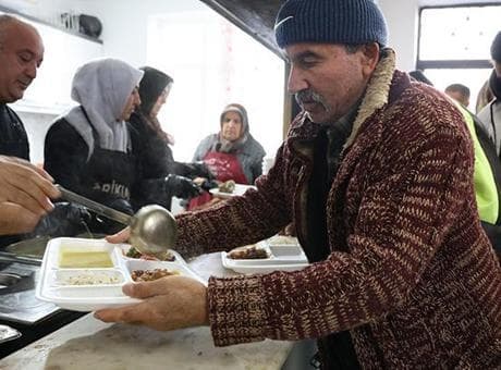 Bu köyde iftar vakti evde yemek yasak! Muhtarın kararını 5 yıldır 'birlikte' uyguluyorlar