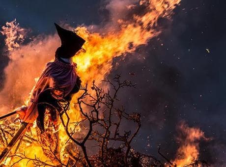 Batıl inanç faciası! 'Cadılık yaptığı' iddiasıyla bir anne ve 10 aylık bebeğini diri diri yaktılar