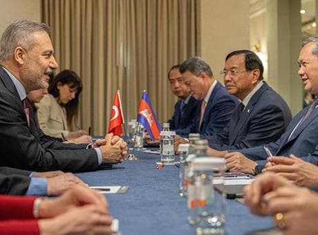 Bakan Fidan, Kamboçya Başbakanı Hun Manet ile bir araya geldi