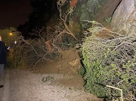 Bursa’da heyelan: Mudanya-Kurşunlu yolu trafiğe kapandı