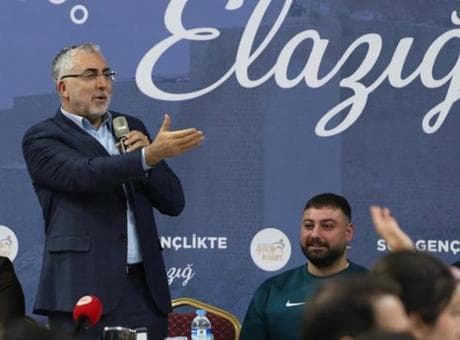Bakan Işıkhan, Elazığ'da gençlerle sahurda bir araya geldi