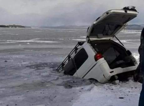 Rusya'da tur otobüsü Baykal Gölü'ne düştü! Çok sayıda can kaybı var