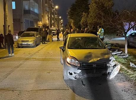 Eskişehir’de 17 yaşındaki ehliyetsiz sürücü elektrikli bisiklet kullanan iki çocuğa çarptı!