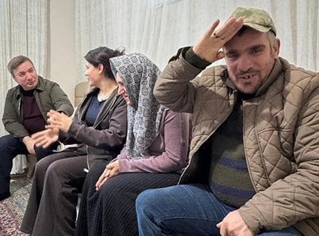 28 yaşındaki Çilem, 2 özel gereksinimli kardeşine hem anne hem baba oldu