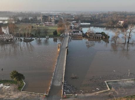 Edirne’de taşkın tehlikesi büyüyor! Meriç Nehri kırmızı alarmda, Tunca kent merkezinde yükseliyor