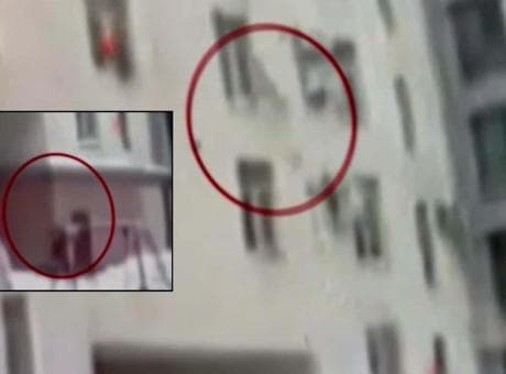 7. kattan düşen çocuğu havada yakaladı! Kahraman apartman görevlisinin kaburgaları kırıldı