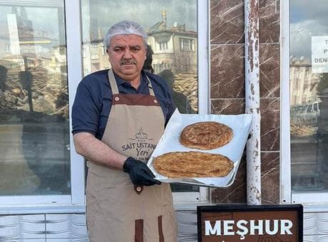 Günde 15 saat çalışıyor, kapısında kuyruk oluyor: Doyurduğu gibi tok tutma özelliği de var