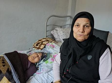 Yalnız yaşayan yatalak kadının dramı: Sudan başka bir şey içemiyorum