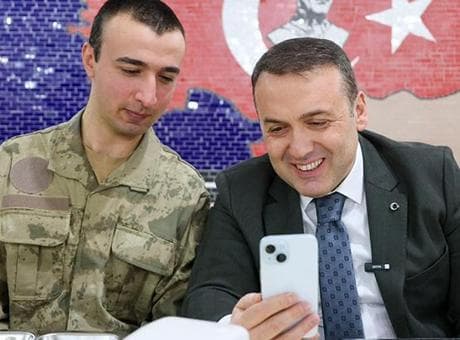 İftar sofrasında Validen Mehmetçik'e sürpriz