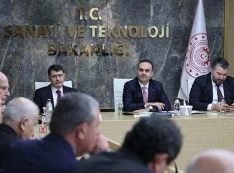Bakan Kacır, iftarda OSB başkanlarıyla bir araya geldi