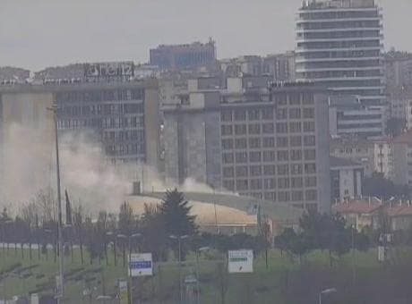 Merter Polisevi’nde yangın! Ekipler müdahale ediyor