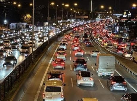 İstanbul'da iftar öncesi trafik yoğunluğu! Akşam saatlerinde yüzde 85'e çıktı