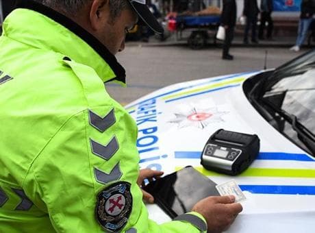Milyonlarca sürücüyü yakından ilgilendiriyor: Yeni trafik cezaları yürürlüğe girdi!