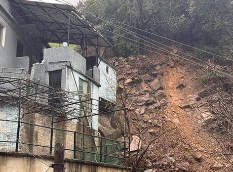 Zonguldak'ta heyelan nedeniyle 3 ev etkilendi