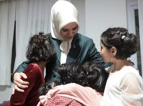 Bakan Göktaş, şehit aileleri ve devlet himayesindeki çocukları ziyaret etti