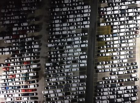 Haydarpaşa Limanı'nda gece mesaisi: 2026 model araçlar limana indirildi