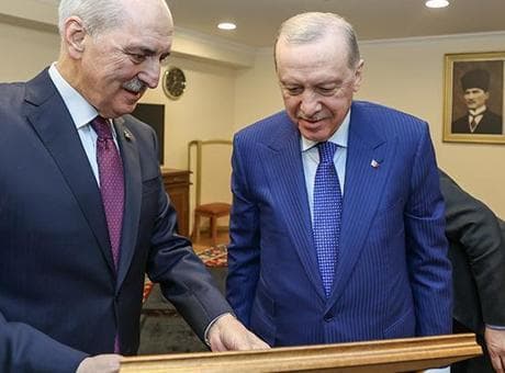 TBMM Başkanı Kurtulmuş, Erdoğan'a, Sırrı Süreyya Önder'le çekilen fotoğrafını takdim etti