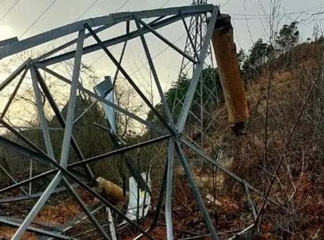 Vinç kiralayıp, gerilim hattı kablolarını çaldılar