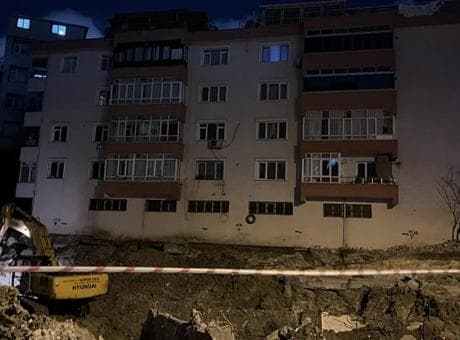 İnşaat kazısı faciaya sebep oluyordu! Bahçelievler'de 5 katlı bina boşaltıldı