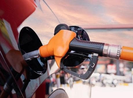 Piyasalarda denge değişti: Milyonlarca araç sahibini ilgilendiriyor! Savaş petrolü uçurdu