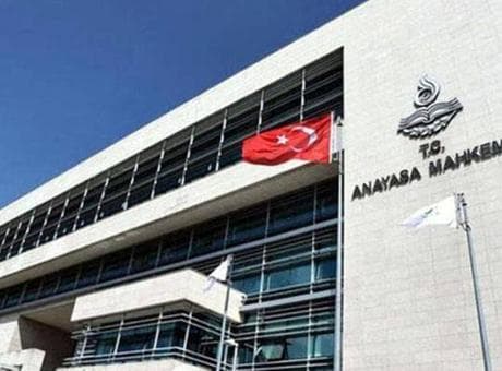 AYM'den, eczacılar hakkındaki disiplin cezalarına ilişkin düzenlemeye iptal
