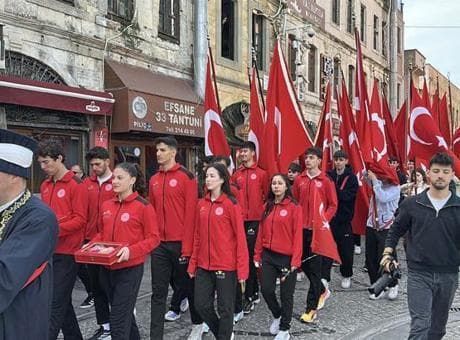 Çanakkale Deniz Zaferi'nin 111'inci yıl dönümü: Kutsal emanetler Ankara’ya doğru yola çıktı