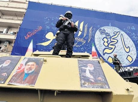 Hamaney’den ilk mesaj: Hürmüz kapalı kalacak