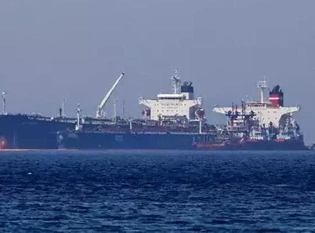 Umman Denizi'ndeki tankere saldırı şüphesi! 'Bilinmeyen cisim isabet etti'
