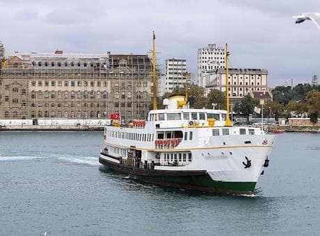 İstanbul'da bazı vapur seferleri iptal edildi! Boğaz'da gemi trafiği çift yönlü kapatıldı