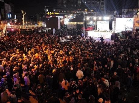 Esenler’de binlerce kişi aynı duada buluştu! '10 bin hatim 100 bin dua' gecesi