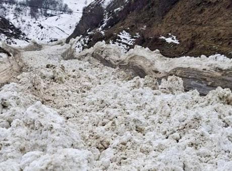Van'da çığ felaketi! 1 mahalle ve 8 mezraya ulaşım kesildi