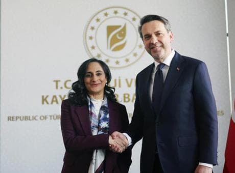 Bakan Bayraktar, Kanada Dışişleri Bakanı Anand ile görüştü