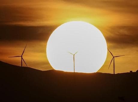2025'te devreye giren güneş ve rüzgar enerjisi kapasitesi rekor kırdı