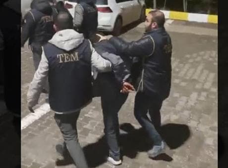 Nevruz etkinliğinde terör örgütü pankartı açan 6 şüpheli gözaltında