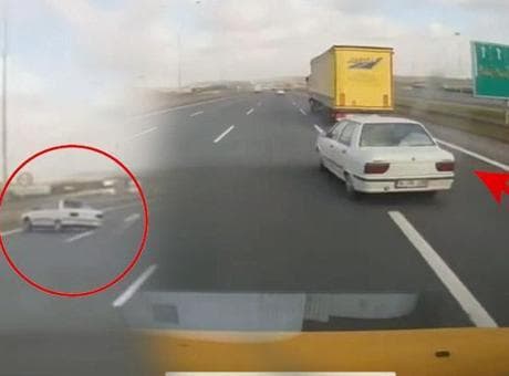 Arnavutköy’de makas faciası kamerada! Kontrolden çıkıp bariyere çarptı