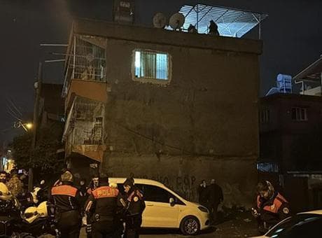 Adana'da bir binanın damında şiddetli patlama! 2 kişi ağır yaralı