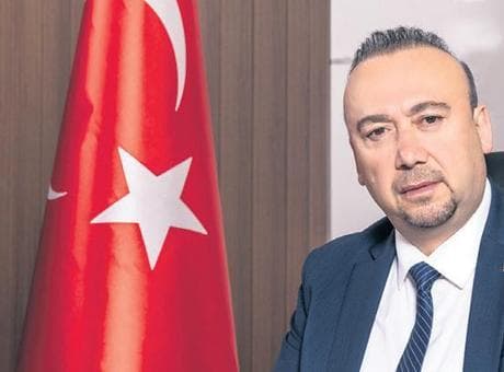 Sevgiliye belediyede hem iş hem makam