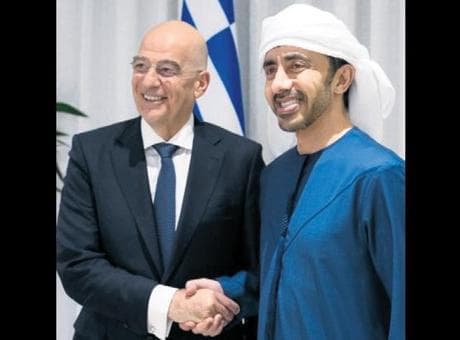 Atina, BAE ve Katar’a mühimmat yolluyor