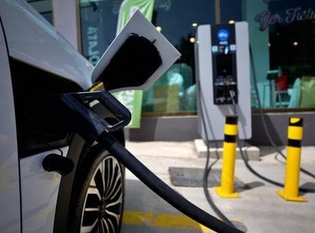Türkiye'de satılan otomobillerin yarısı elektrikli ve hibrit araçlardan oluştu