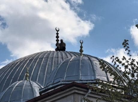 Denizli’de cami çatısında intihar girişimi! 2 saatlik ikna sonrası yaşananlar şaşkına çevirdi