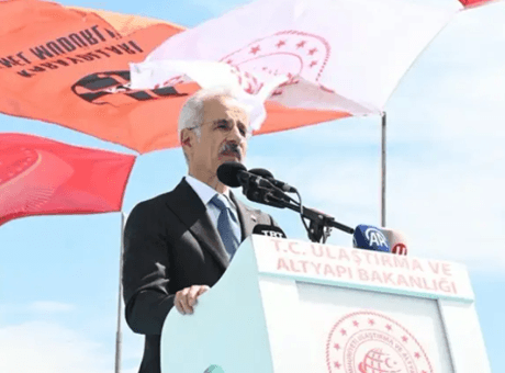 Bakan Uraloğlu açıkladı: Seyahat süresi 3 saat 40 dakikadan 1 saat 35 dakikaya düşücek!