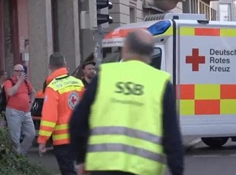 Almanya'nın Leipzig kentinde bir araç yayaların arasına daldı