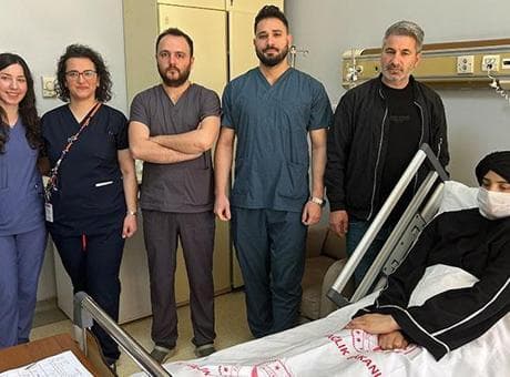 Doğum masasında beyin ameliyatı! Aynı anda hem anne oldu hem de görmeye başladı