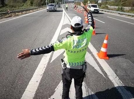 İstanbul emniyeti duyurdu! Bakırköy'de bazı yollar yarın trafiğe kapatılıyor