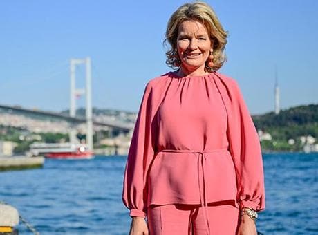 Belçika Kraliçesi Mathilde ve heyeti Ortaköy'ü gezip fotoğraf çektirdi
