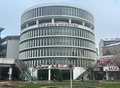Bolu Belediyesi ve Bol-Tur A.Ş.’ye şafak operasyonu! Jandarma ekipleri binada arama yapıyor