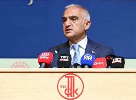 Bakan Ersoy: Diline sahip çıkan millet geleceğine sahip çıkar