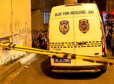 Eyüpsultan'da 3 katlı binada yangın! 2'si çocuk 4 yaralı