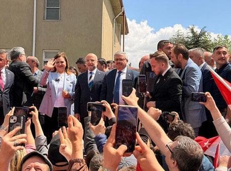 CHP'den AK Parti'ye geçen Afyonkarahisar Belediye Başkanı Burcu Köksal: Şehrimizi büyüten her adımın yanındayız
