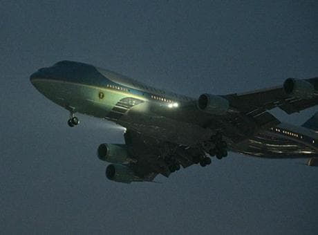 Son dakika...ABD Başkanı Trump 8.5 yıl sonra Çin'de! Uçağı iniş yaptı